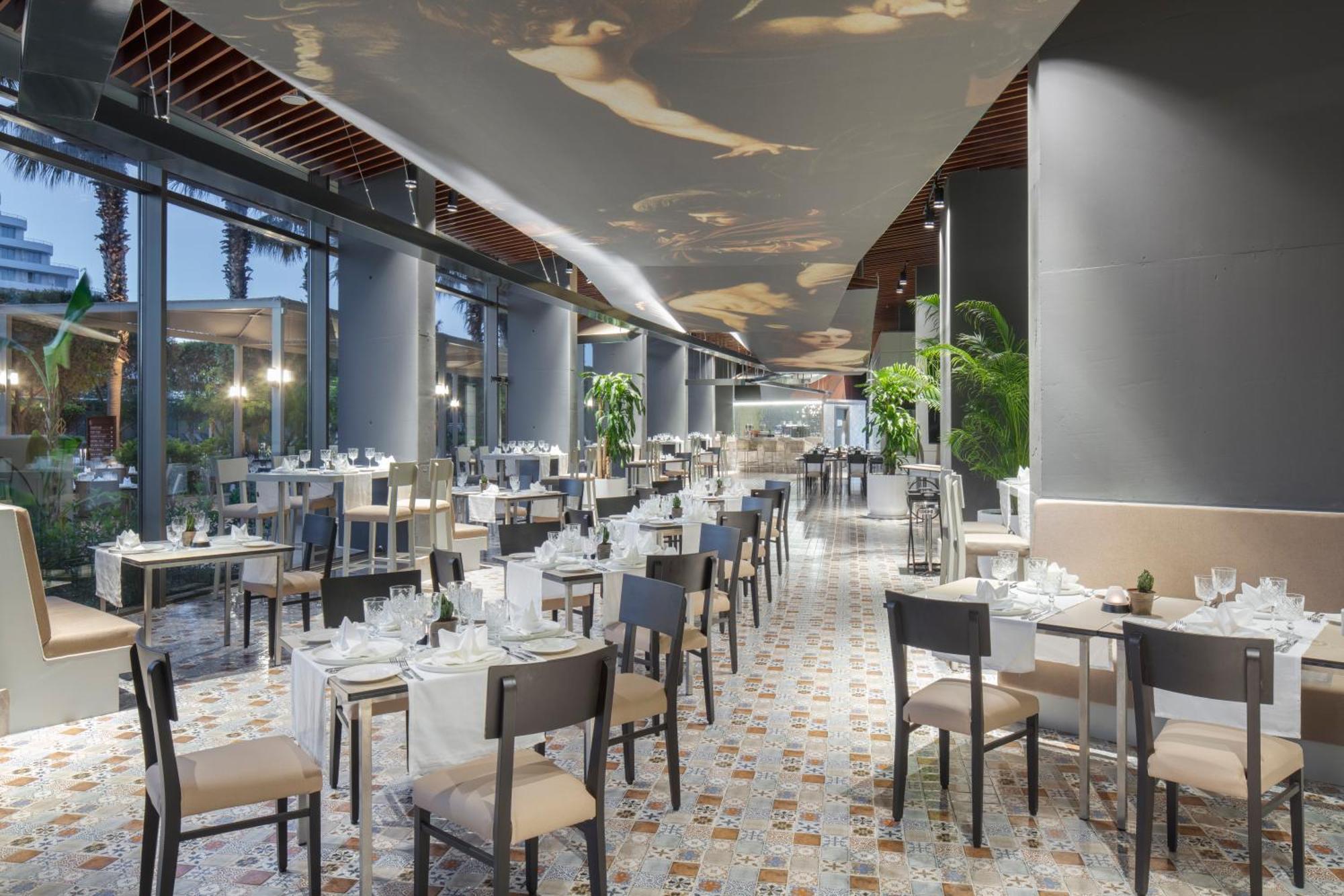 Nirvana Cosmopolitan Hotel - Convention & Sports Center อันตัลยา ภายนอก รูปภาพ